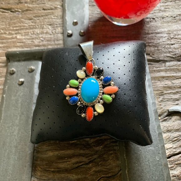 NAVAJO C.JONES STERLING SILVER PENDANT - Picture 4 of 10